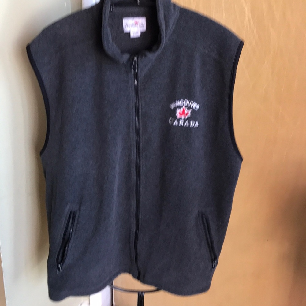 Northern Vibe fleece vest size Xl